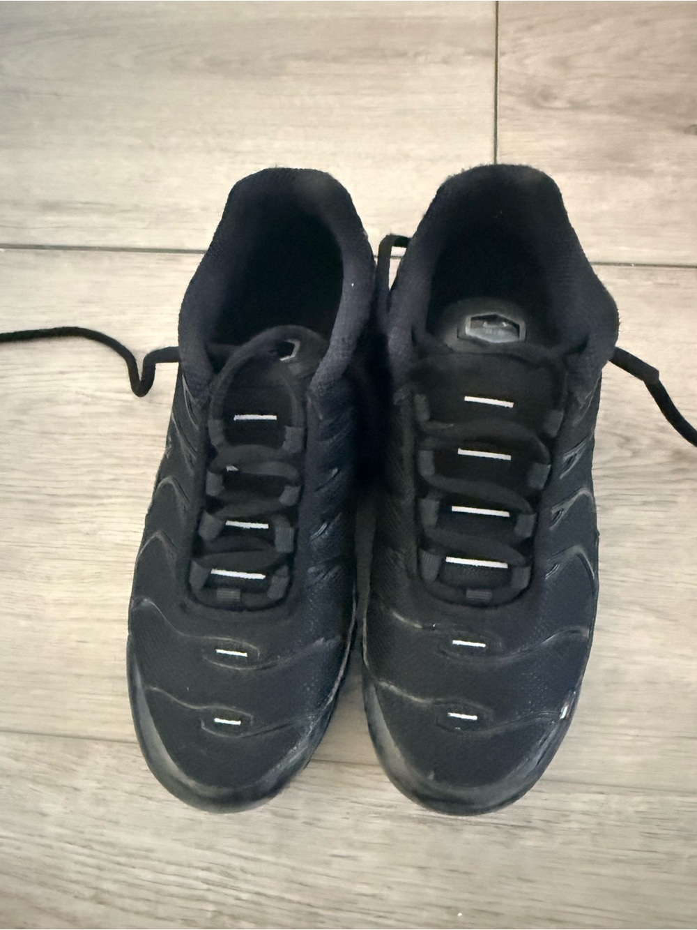 Nike Boys Black Low-Top Athletic Sneakers